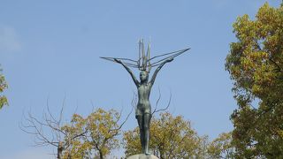 千羽鶴がたくさん