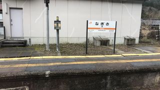 高山本線渚駅：山の中