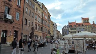 中心は旧市街広場