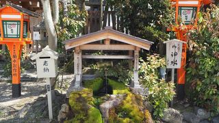 東山の地下を流れ出てきた水