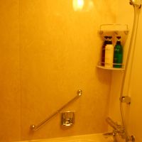 バスタブはビジネスホテルとしては少し広め