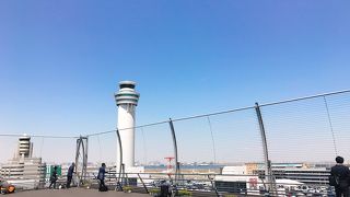 管制塔も　「羽田空港　国内　第１ターミナル　展望デッキ」　ＪＡＬ　