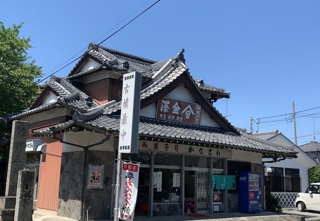 前玉神社の隣です