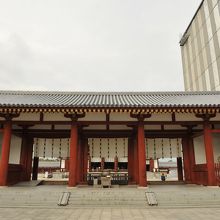 朱塗りが鮮やか