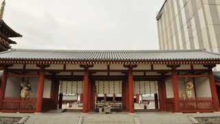 回廊へのいざない