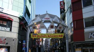 夜は歌舞伎町のような雰囲気