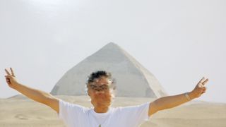 ピラミッド【屈折・赤い・階段】