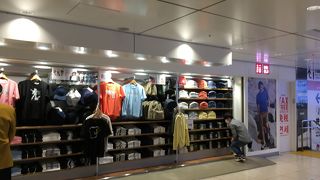 JR京葉線ホームへ行く途中に