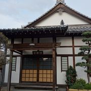 住宅地にある小さなお寺