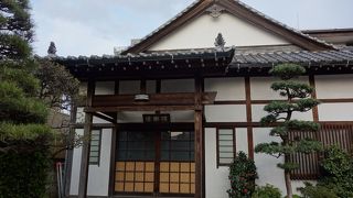 住宅地にある小さなお寺