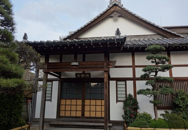 住宅地にある小さなお寺