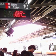 通勤時間帯は10分に1本以上と本数がわりと多いです