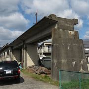 計画段階で開通しなかった鉄道の高架橋。