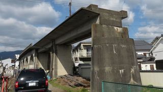 計画段階で開通しなかった鉄道の高架橋。
