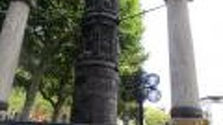 リープフラウエン広場のオブジェ