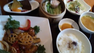 伊奈町との境に位置しているレストラン。