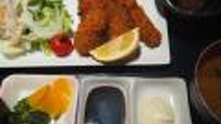 並木通りのダイニング