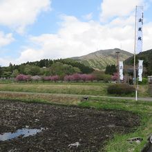 大きな碑があるということは、ここが決戦地ですね