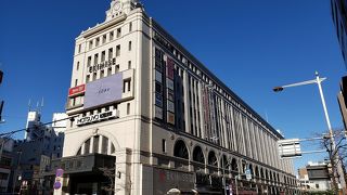 浅草駅の上のショッピングセンター