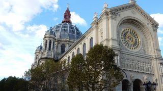 サンラザール駅近くの大きな教会