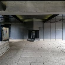 古河歴史博物館前