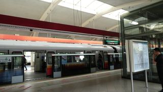 空港への乗り換え駅。