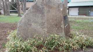 農学部校舎南側の目立たない所にあります