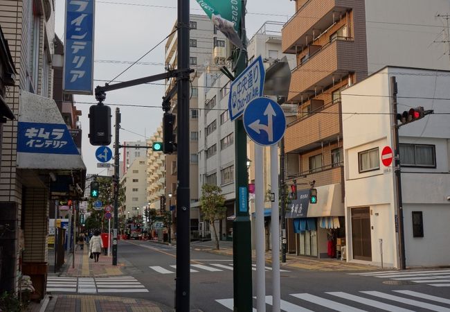 地元の住民御用達の通り