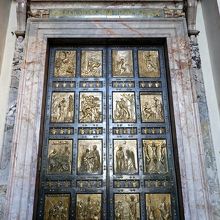 サンピエトロ大聖堂　聖なる扉 （Porta Santa）