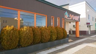 町外からも客が来る人気のお菓子屋さん。