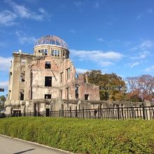 バックの青空が妙に印象的だった