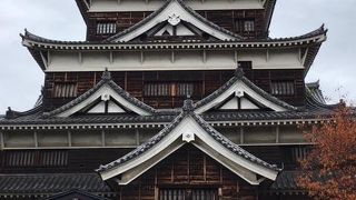鯉城とも呼ばれている広島城