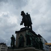 英国ヴィンテージフリードリヒI世 騎馬像 彫刻掛け 英国ヴィンテージフリードリヒI世 騎馬像 彫刻掛け