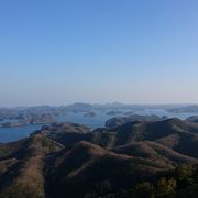 美しい海岸線と島々が遠望できます