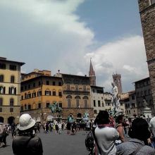 観光客であふれる