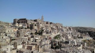 洞窟ハウスが並ぶ