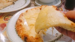 ムグライナンとハニーチーズナン