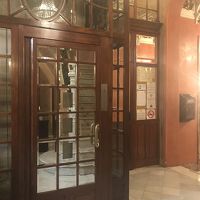 クラシカルなエレベーター