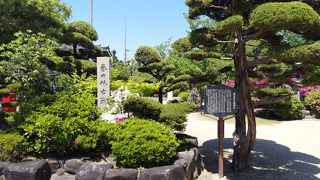 誉田八幡宮の境内にあります。