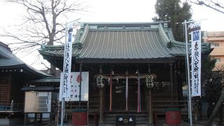 荒川沿いだからか、末社として水神社があります