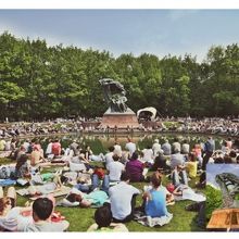 ﾜｼﾞｪﾝｷ公園でのﾋﾟｱﾉ演奏会(毎週日曜日)