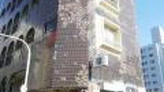 レトロな外壁のマンションがあります♪