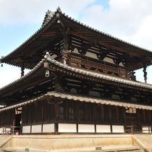 法隆寺の中心はこの建物だ