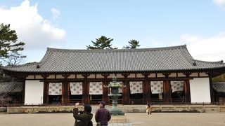 端正な〝横長〟