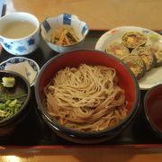 蕎麦の海苔巻きは初めて食べたが美味しかった。