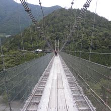 足元透けています