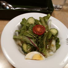 セットのサラダ