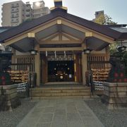 川の南北の神社が合祀されたハイブリット神社