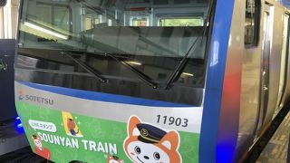 真っ青の電車はほとんどいない