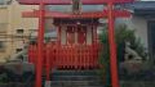 取り残された稲荷神社